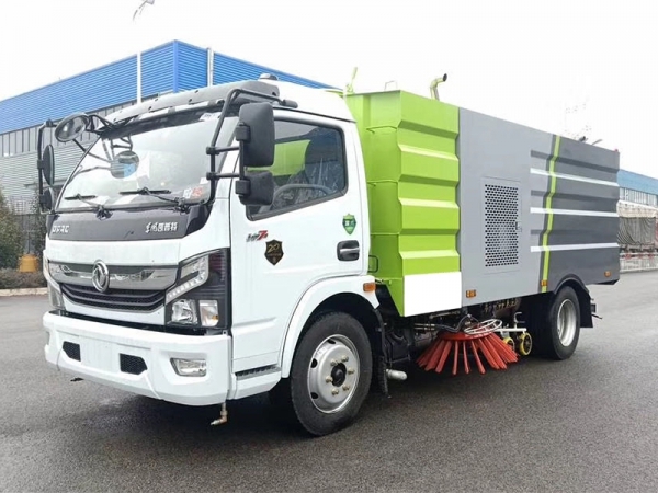 5.5方東風(fēng)福瑞卡 洗掃車