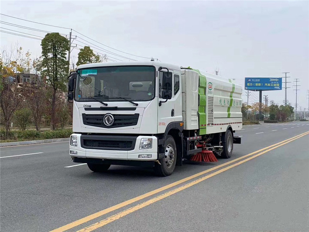 5.5方東風(fēng)福瑞卡 洗掃車