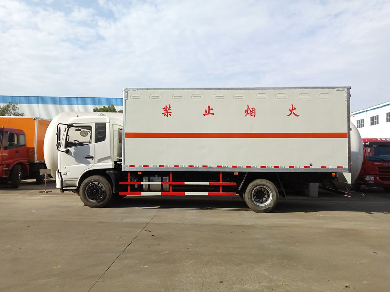 躍進柴油3米3（藍牌）液體廂式車